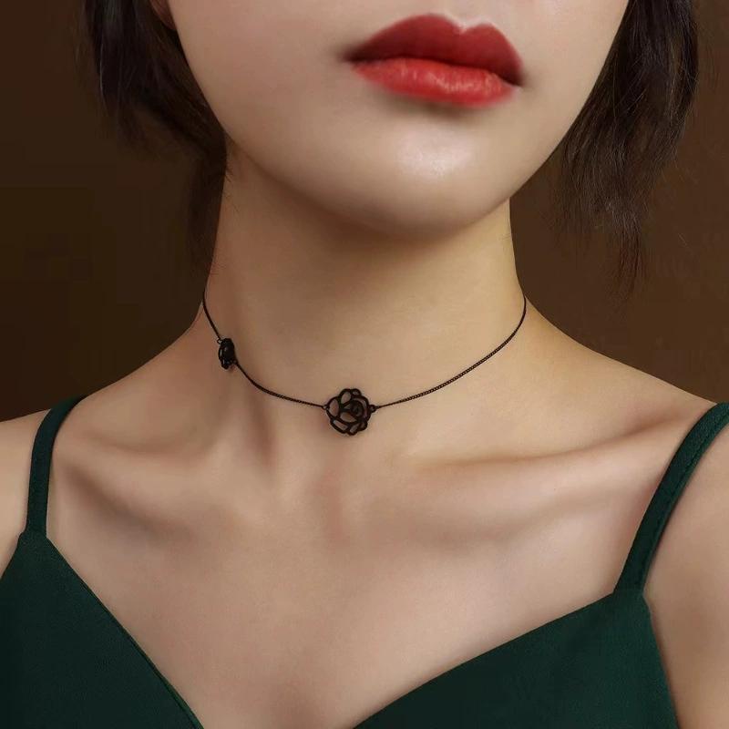 Black Camellia Necklace Luxurious Exquisite Fashionable Neck Chain New Minimalist Hollowed Out Women's Accessories Jewelry Gift