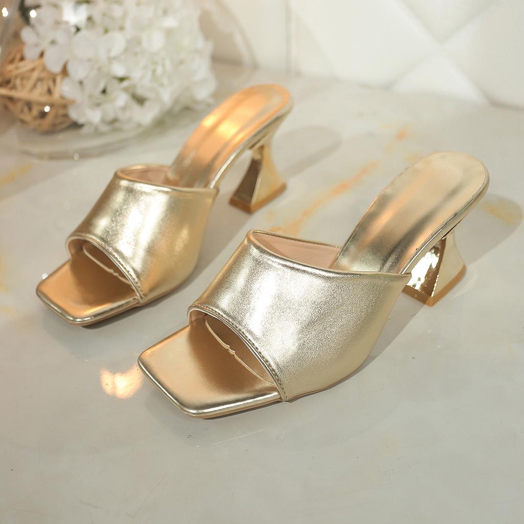 Модная женская обувь больших размеров 36-43 2025 новый стиль золотые европейская и американская мода необычные шлепанцы на высоком каблуке