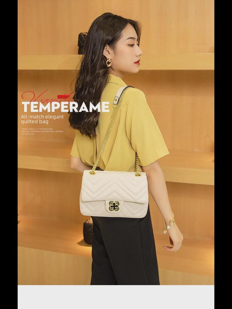 Женская сумка через плечо из натуральной кожи с замком-четырехлистником и цепочкой с бриллиантами