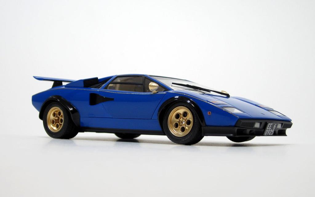Aoshima Bunka Kyozaisha Super Car Wolf Countach Версия 2 1/24 № 05