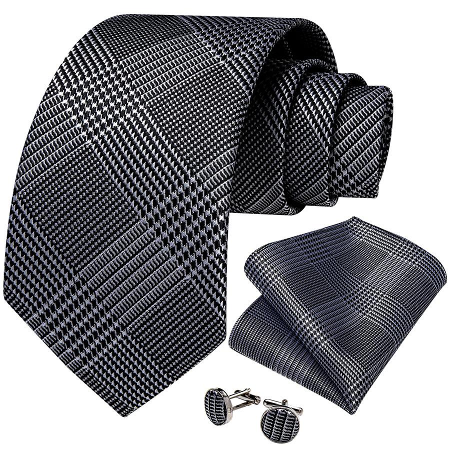 Роскошный мужской деловой набор в виде шёлкового галстука, карманного платка и запонок в одном стиле