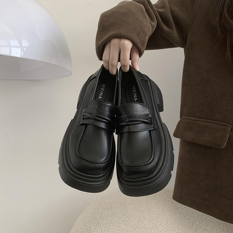Французские универсальные туфли на высокой платформе из кожи женские новинка 2025 года осень-зима ретро британский стиль однопедальные мокасины
