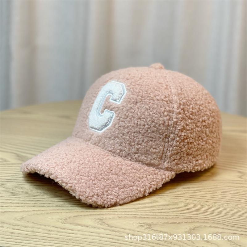 Новая шапка Женская осенне-зимняя с буквой C из овечьей шерсти теплая бейсболка в корейском стиле повседневная кепка с козырьком для женщин для путешествий на открытом воздухе