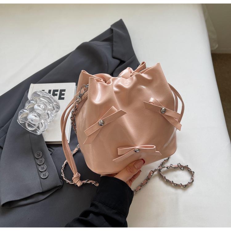 Premium Sense of Foreign Style Small Bag Women's 2025 New Versatile Chain Messenger Bag Super Fire Niche Bow Bucket Bag