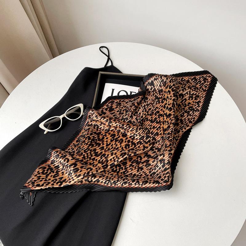 70 * 70 Four Seasons Доступен Новый женский маленький квадратный шарф, высококачественный шарф с буквенным принтом, профессиональный шарф, атласный шарф