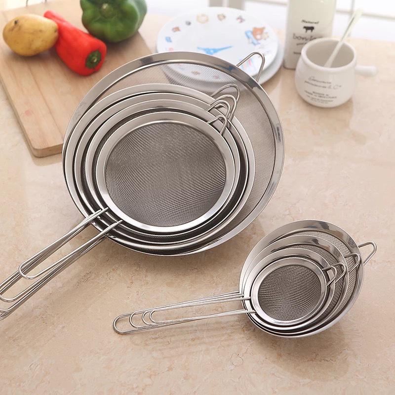 Stainless Steel Handheld Sieve and Oil Scoop for Flour, Juice, Soy Milk, and Baking