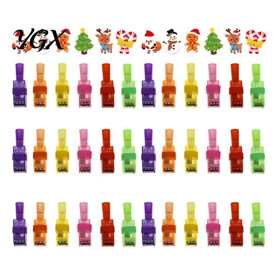 Christmas Themed Novelties Finger Projector Light, Mini Patterns LED Toy for Kids, Holiday Event Giveaways Light Up Ring Projection Xmas Party