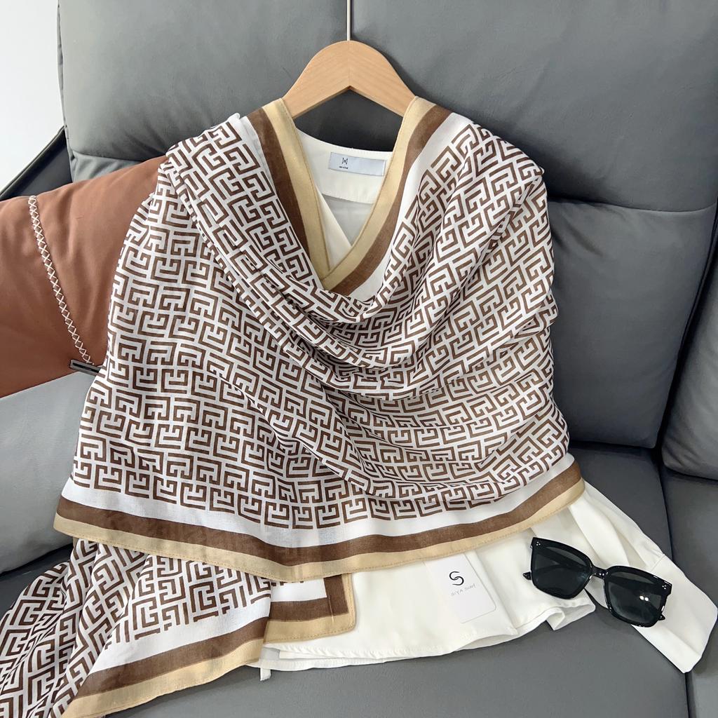 2025 Spring and Summer New Letter Scarf Women's Thermal Air Conditioner Shawl Summer Sunscreen Yarn Cotton and Linen Beach Towel