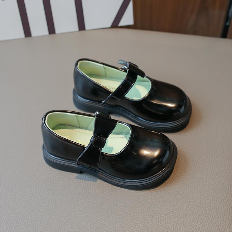 2024 Новые кожаные туфли для девочек с круглым носком, боковым бантом, детская повседневная обувь для школьной формы Великобритании, черные детские лоферы на платформе с застежкой-липучкой