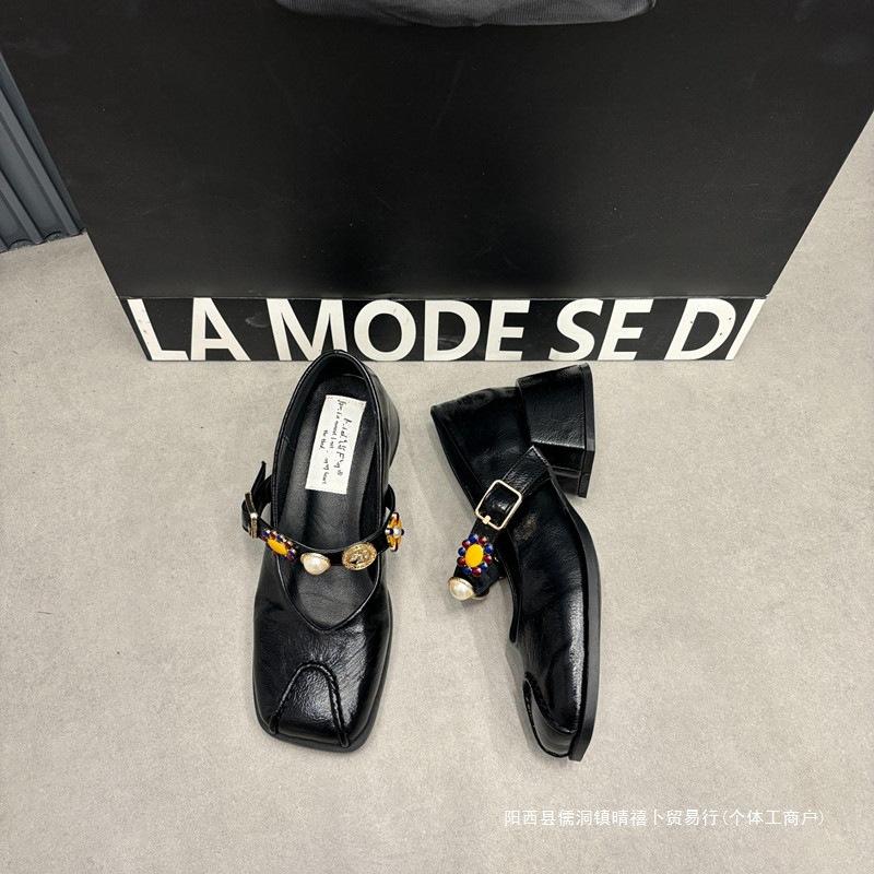 Одиночные туфли женские весна 2025 новые французские с юбкой мягкая кожа не устают ноги темперамент квадратный нос толстый каблук Мэри Джейн женские туфли