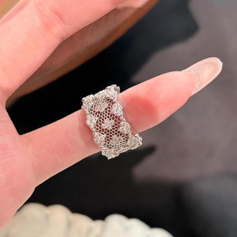 Original Hollow Out Lace Flower Rings For Women Light Luxury High-End Glossy Wide Ring Couple'S Retro Engagement Jewelry Gift