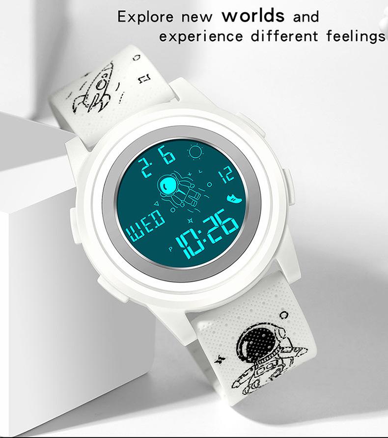 SANDA's New Astronaut Fashionable Men's and Women's Waterproof Electronic Sports Watches