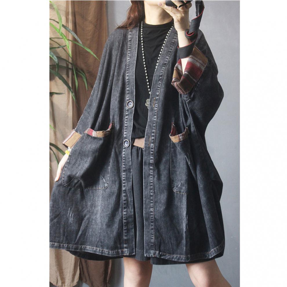 Женская джинсовая куртка-ветровка средней длины с V-образным вырезом и карманами - осенняя свободного кроя однотонная