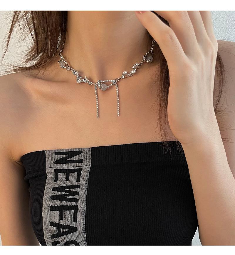 Нишевый дизайн, персонализированное ожерелье с кисточками в виде цветка виноградной лозы, женская легкая роскошь, ощущение высокого класса, вставка на шею в виде холодного ветра, цепочка с замком из кости