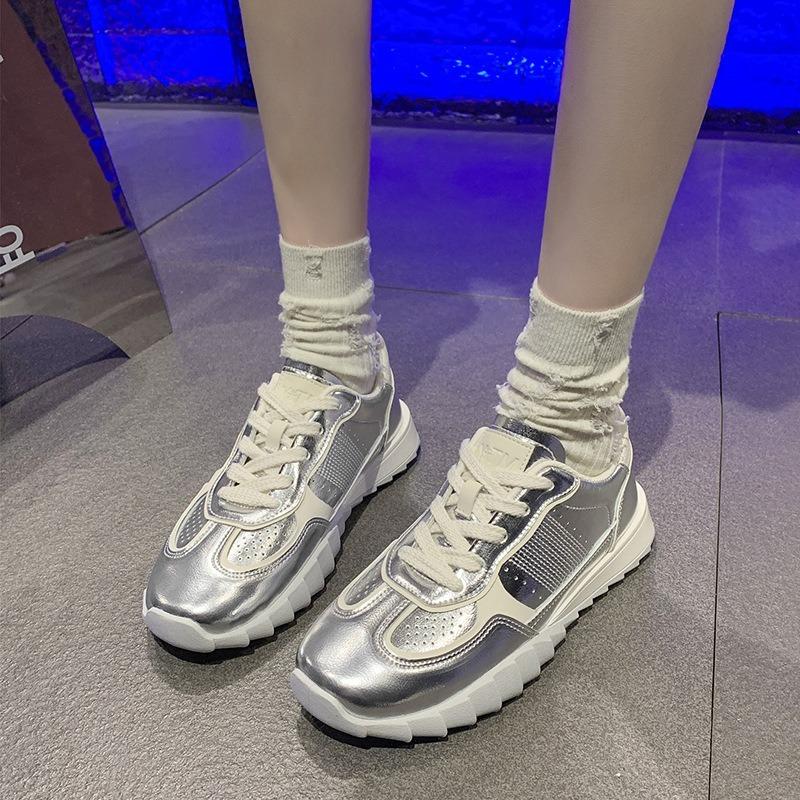 Женские кроссовки для бега, повседневные туфли на плоской подошве, прогулочные туфли, металлик, серебристые, на шнуровке, эластичные, для тенниса, спортивные кроссовки, дышащая обувь