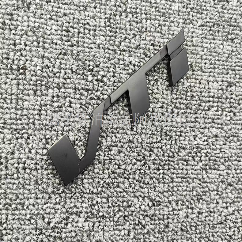 Эмблема '1.8 i-VTEC' на боковое крыло Civic 8-го/9-го поколения, матово-черная