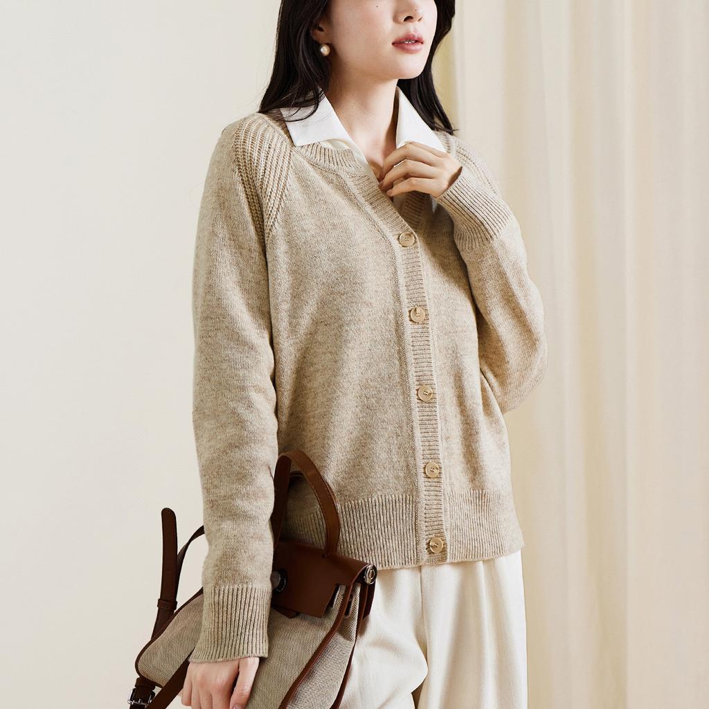 V-neck knitted cardigan jacket for women in autumn 2025, versatile wool sweater, solid color sweater for casual wear