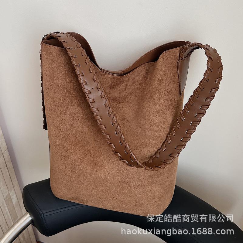 Простая ретро сумка большой вместимости женская 2025 новая универсальная сумка-мессенджер для поездок на работу, модная наплечная сумка-ведро под мышкой