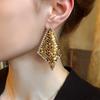 Серебряные серьги-гвоздики с покрытием из 18-каратного золота, ромбовидные, с цирконием и кисточкой - Элегантный, Высококачественный дизайн