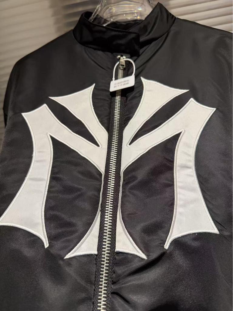 Хлопковая бейсбольная куртка-бомбер Mowalola с аппликацией, для тяжелых условий