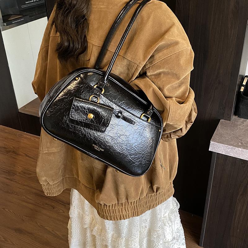 Сумка премиум-текстуры большой вместимости 2025 новая женская сумка осень и зима универсальная на одно плечо подмышечная сумка портативная сумка-подушка