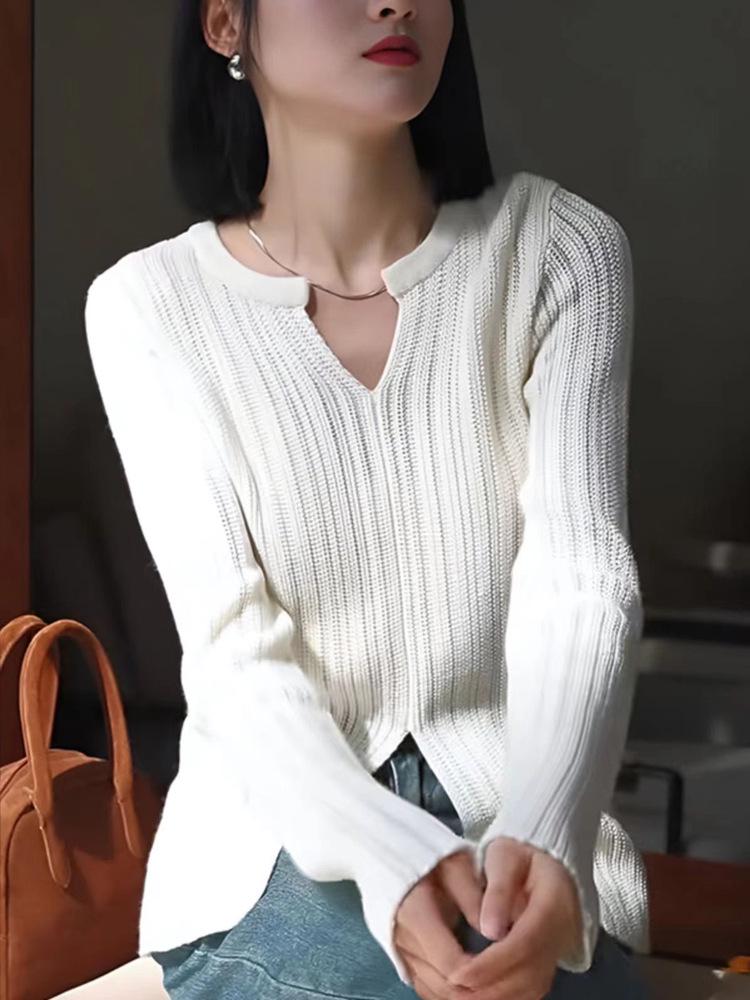 Women's Autumn/Winter Fine Wool Round Neck Hollow Stripe Long Sleeve Knitwear