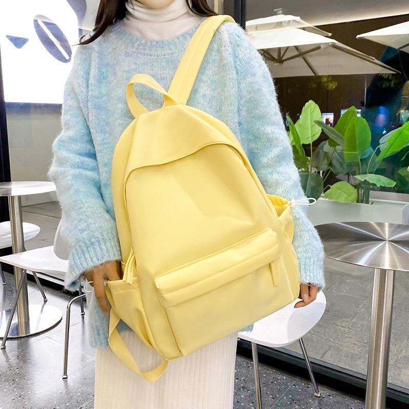 Рюкзаки модны и популярны среди учеников начальной и средней школы