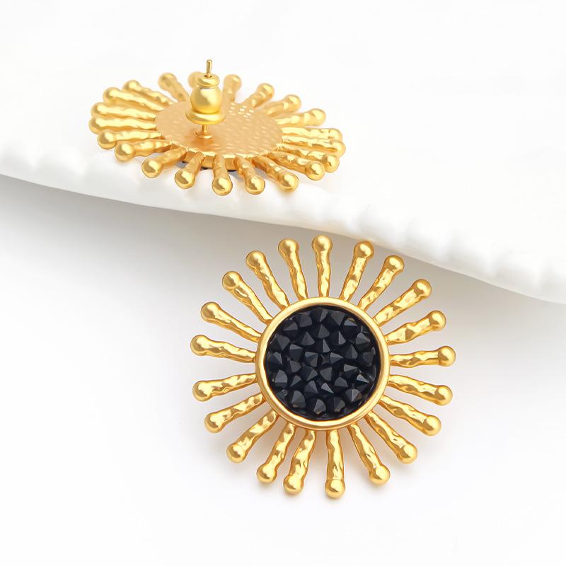 European and American old money style retro sunflower stud earrings female black crystal exaggerated design texture