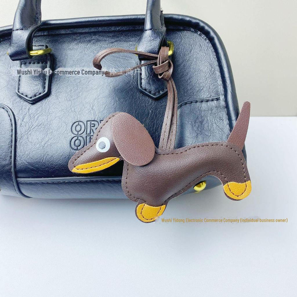 Брелок из искусственной кожи в виде таксы: Милый трансграничный аксессуар для автомобиля и креативное украшение для сумки.