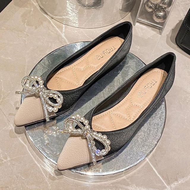 Большие размеры 33-43, модные женские туфли для выпускного вечера, однотонные женские туфли с острым носком, повседневные туфли на плоской подошве с кристаллами и милым бантом, женские туфли на плоской подошве с жемчугом