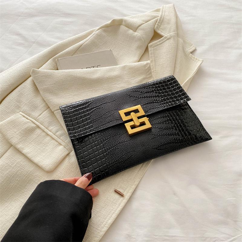 2024 летняя новая тенденция модная сумка-клатч простая иностранная сумка большой вместимости маленькая квадратная сумка простая женская маленькая сумка