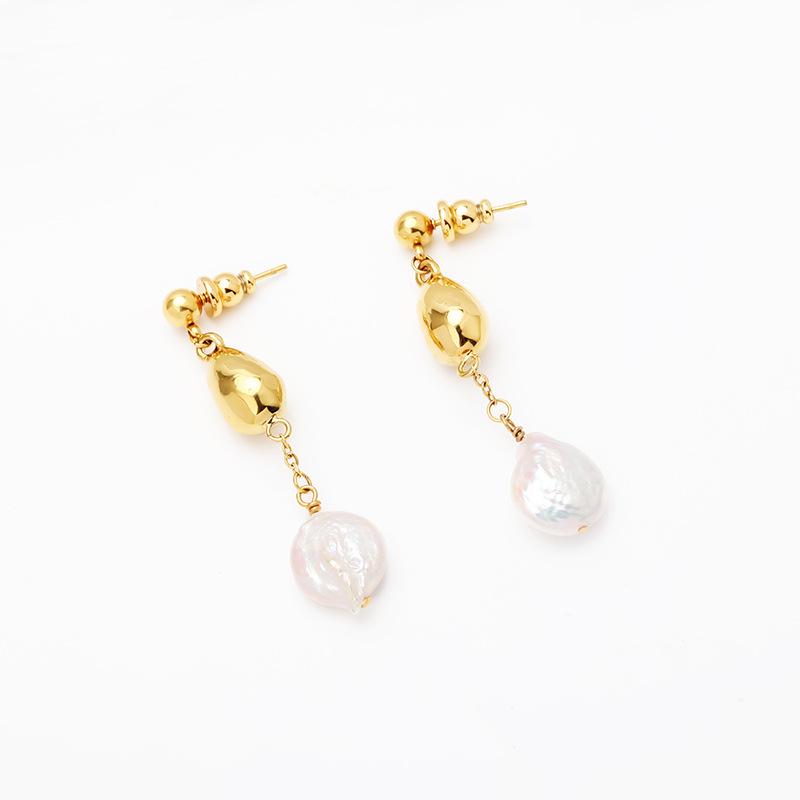 New Chinese geometric pearl stud earrings for women's light luxury high-end copper earrings for family and friends