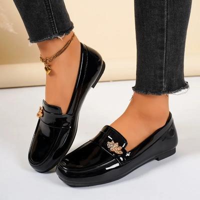 2025 Женская обувь Лоферы Женские балетки Модные офисные балетки Женские металлические украшения Круглый носок Большие размеры Слипоны Женские