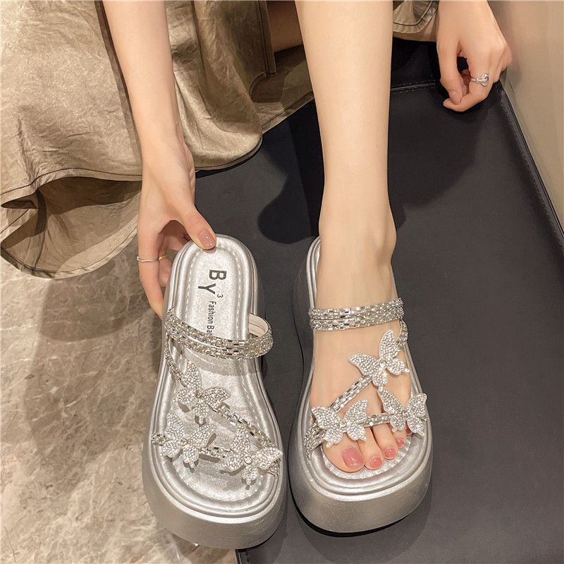 Носите увеличивающие рост универсальные модные сандалии фея две толстые подошвы с круглым носком ленивые повседневные тапочки со стразами лето 2025