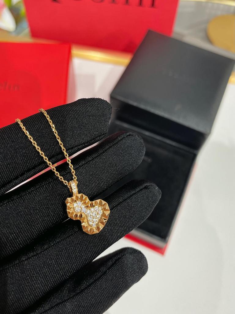 V Gold Exquisite Kylin Gourd Necklace, Medium Mother-of-Pearl & Red Agate, 18K Rose Gold CNC Carved.