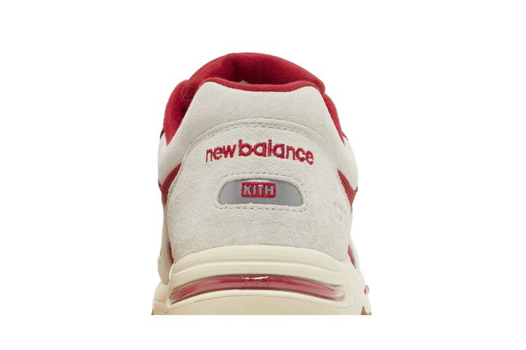 Men's Sneakers Kith x New Balance 1700 'Canada Pack - Marshmallow'