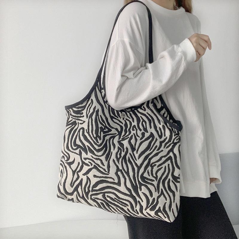 Сумка-тоут с принтом зебры большой вместимости
