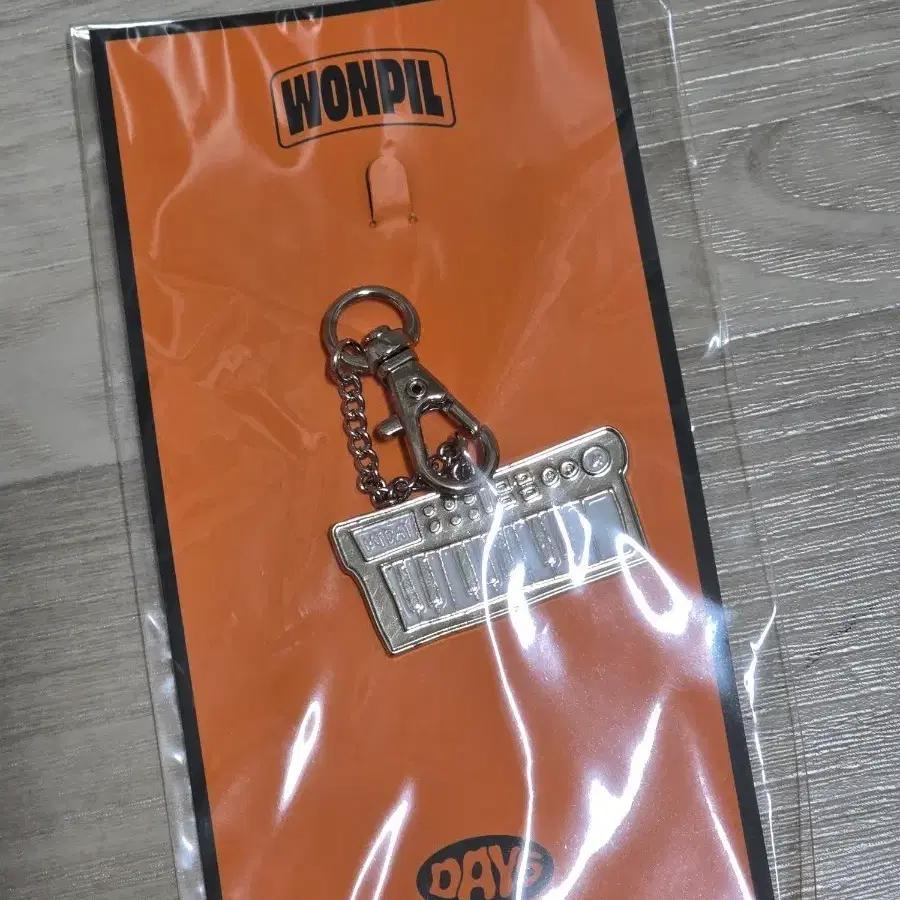 DAY6 Wonpil Mini season's greetings Nicher Charm Instrument Keyboard Keyring