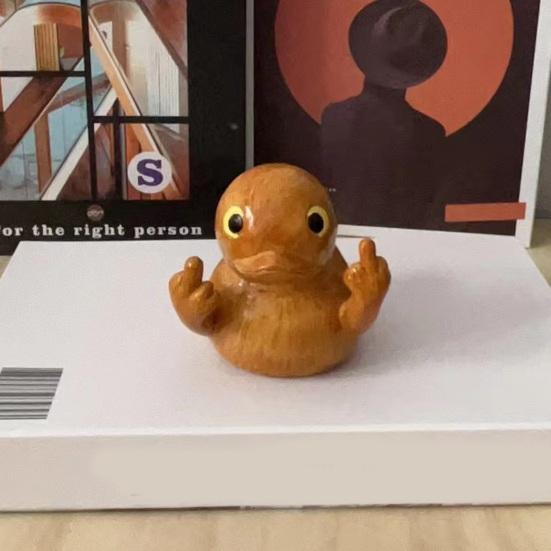 Статуэтка утки со средним пальцем, деревянная текстура, маленькая желтая утка, поводок, скульптура, модель животного, домашний офис, книжная полка, украшение для рабочего стола, орнамент
