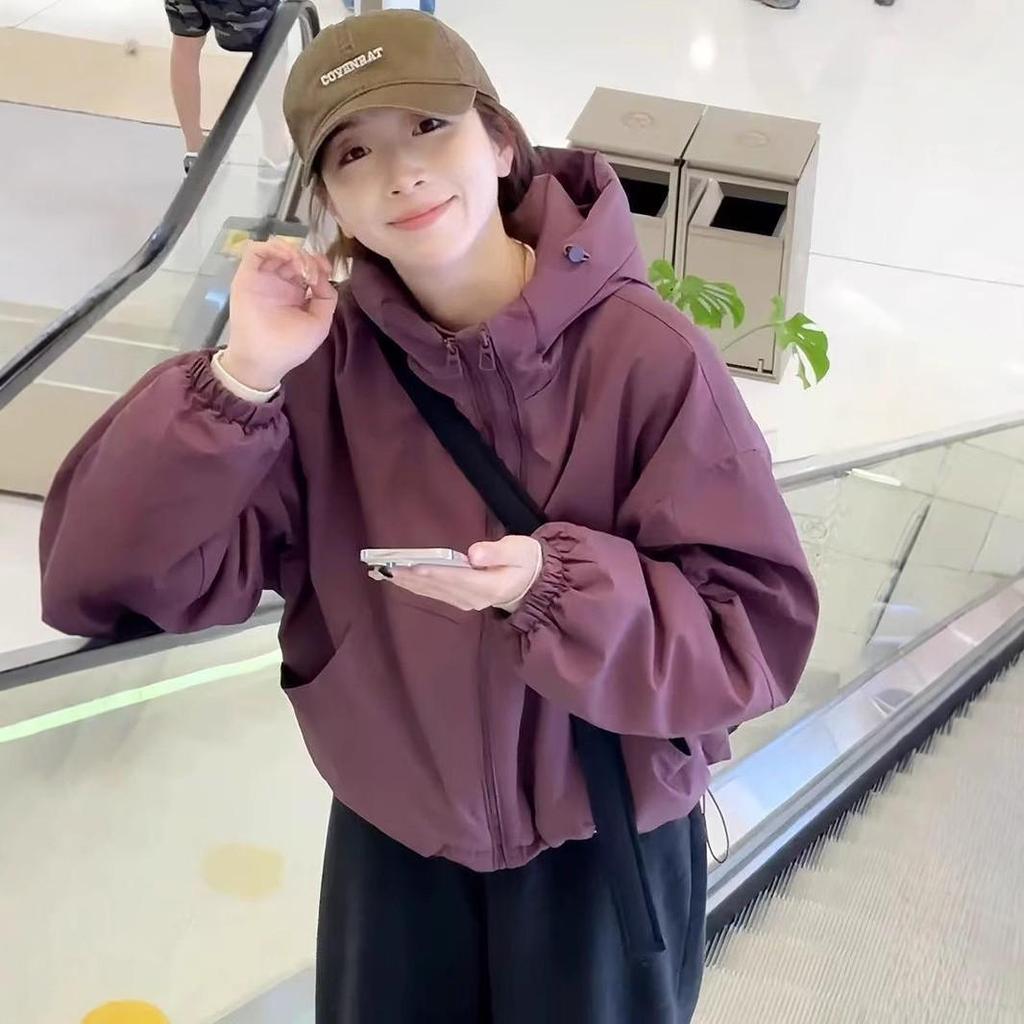 Женская уникальная куртка-ветровка с капюшоном - Стильный и свободный крой для весны и осени 2025.