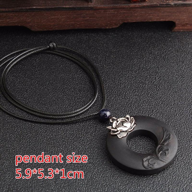 Подвеска на кожаном шнурке в виде лотоса