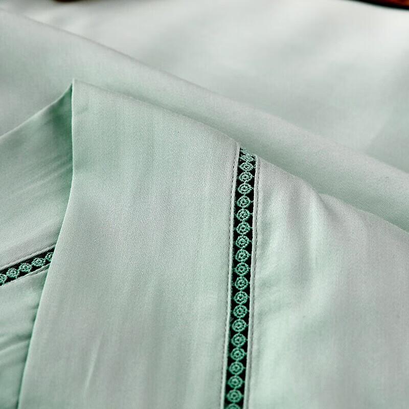 Begeman BGM-BD209 Supreme Embroidered Mulberry Silk Quilt