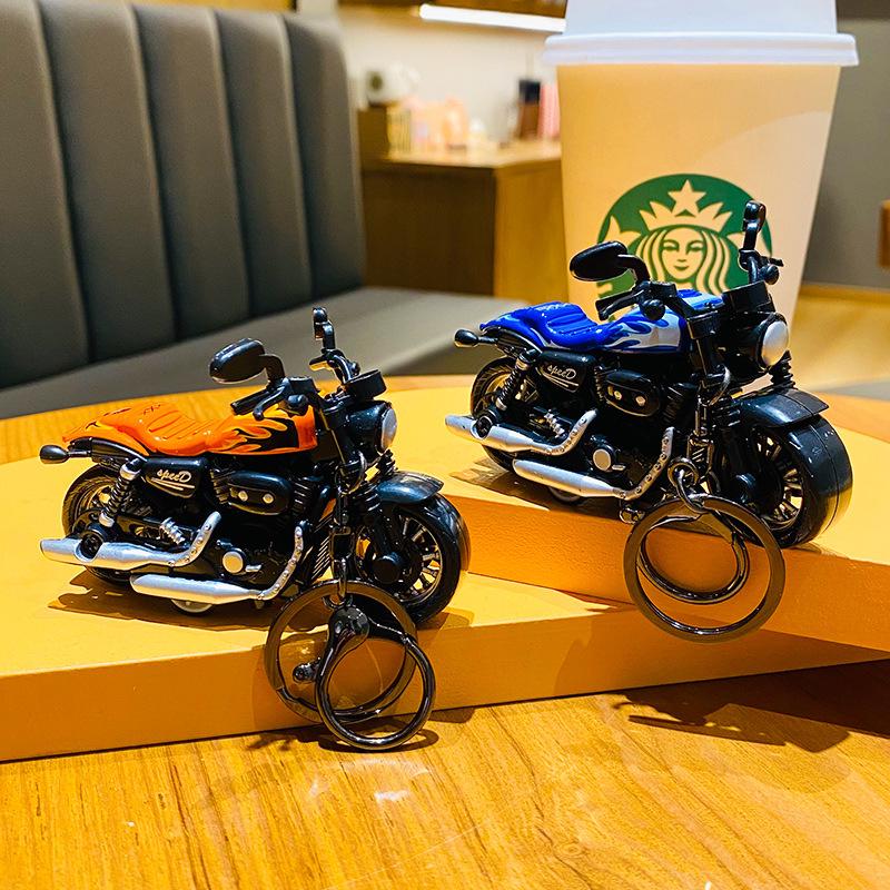 Брелок-подвеска в виде мотоцикла Харли с оттягивающимся механизмом