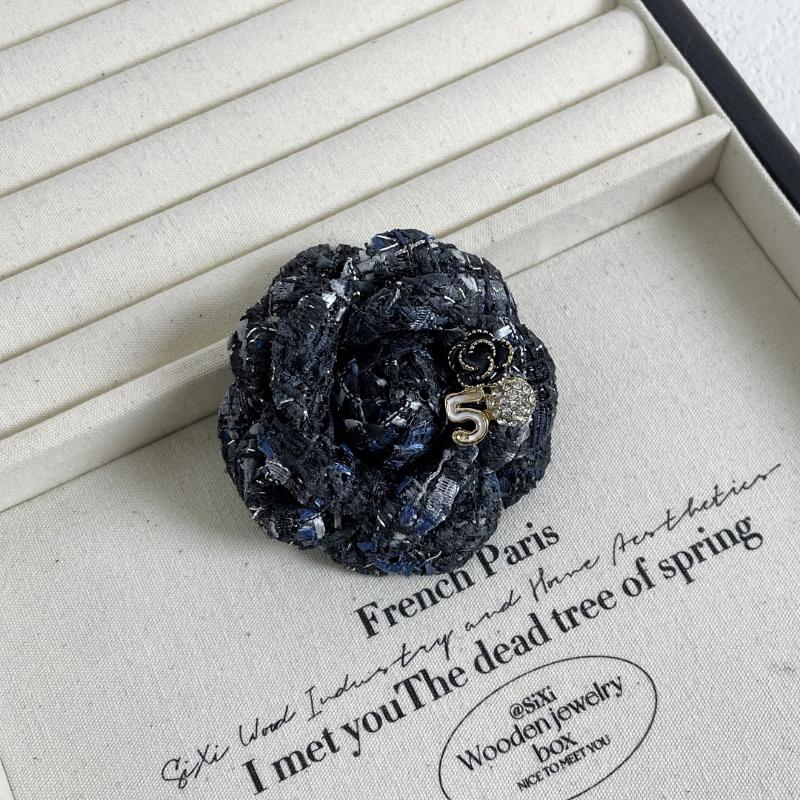 Korean Fabric Camellia Brooches For Women Handmade Flower Lapel Pins Elegant Clothing Jewelry Accessories Corsage