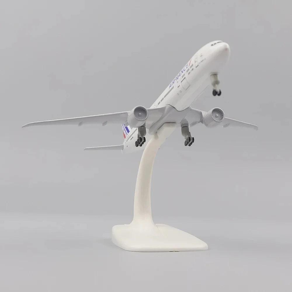 1/400 20см B777 Самолет Литье под давлением 777 Air France Модель Авиалайнера Симуляция Сплав Игрушки и Украшения Поделки Подарки Коллекционный
