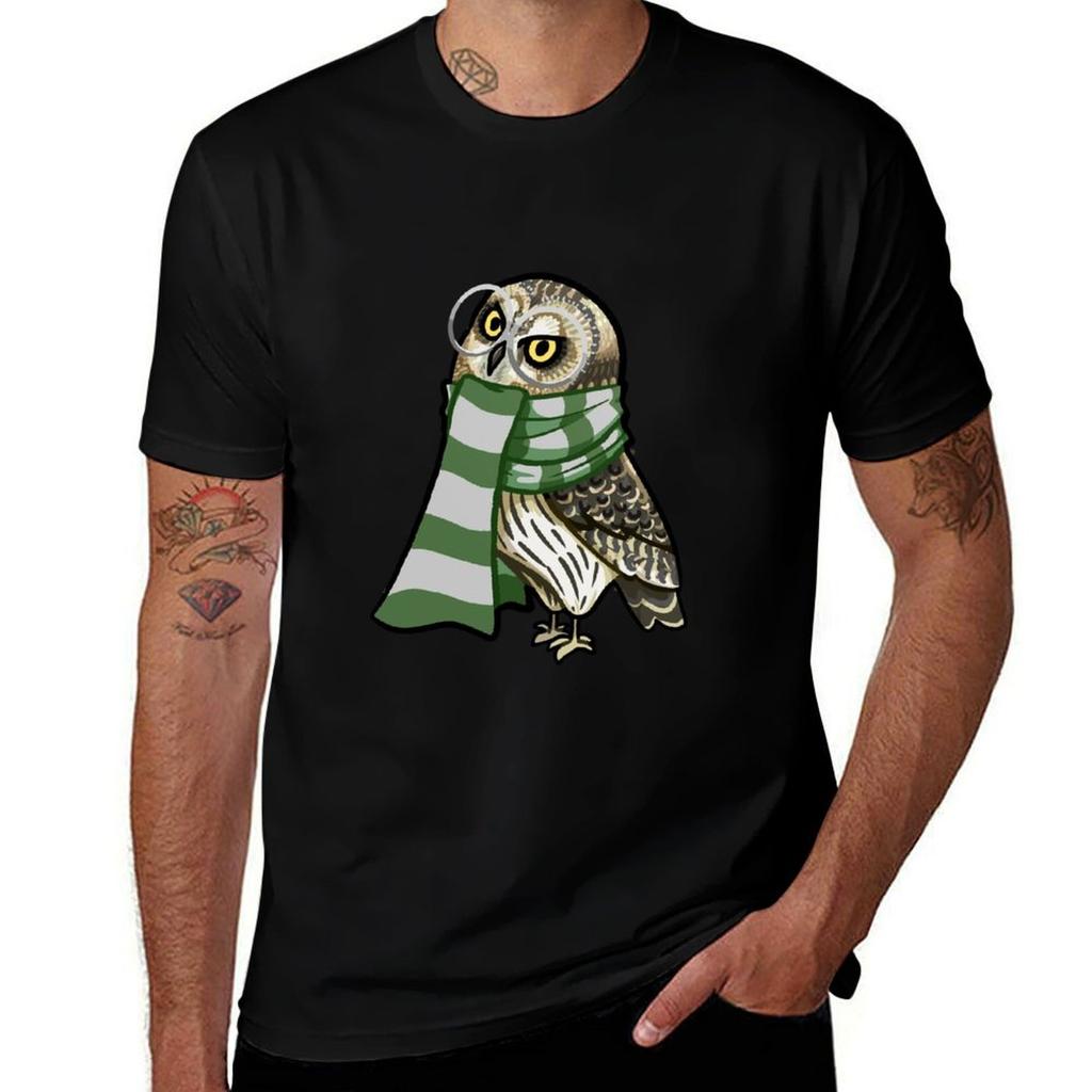 Cunning Short-Earred Owl with Scarf T-Shirt Christmas Casual Tee Shirt