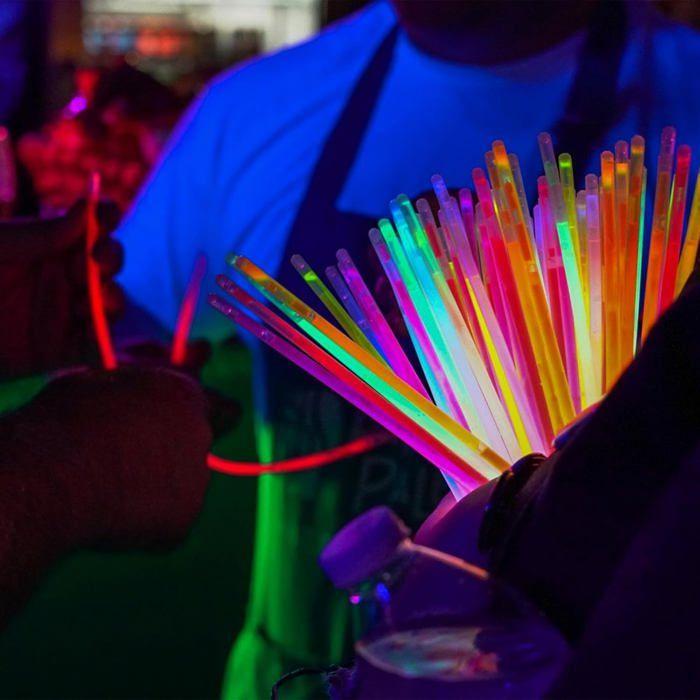 Pack bâtons lumineux - TOTORITY - 120 pièces 20 cm - Multicolore - 6 couleurs - 120 connecteurs