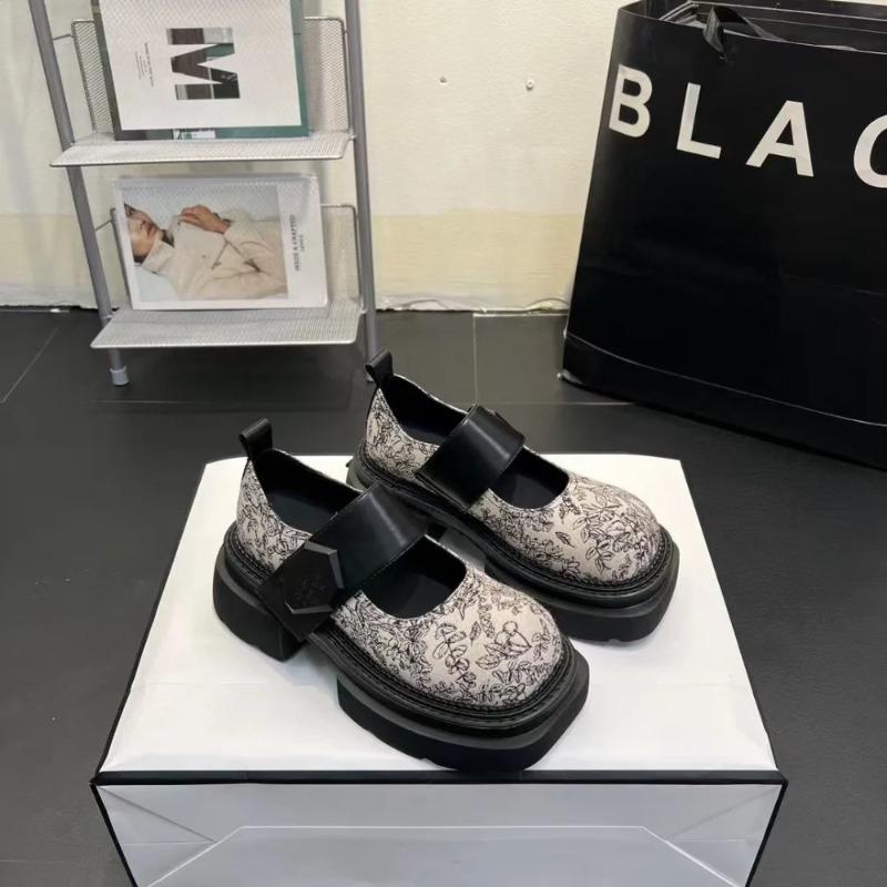 Модная женская повседневная обувь из натуральной кожи Мэри Джейн Одинарные туфли Новый квадратный носок Мягкая подошва Универсальные на липучке С мелким вырезом Одинарные туфли