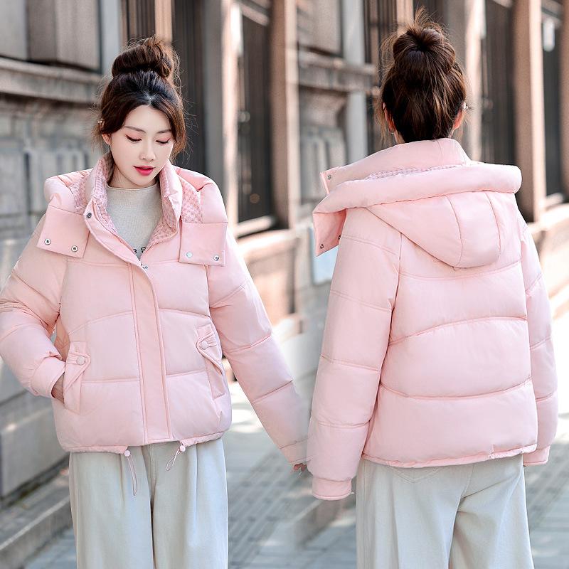 Женская короткая ветрозащитная теплая зимняя куртка со съемным капюшоном