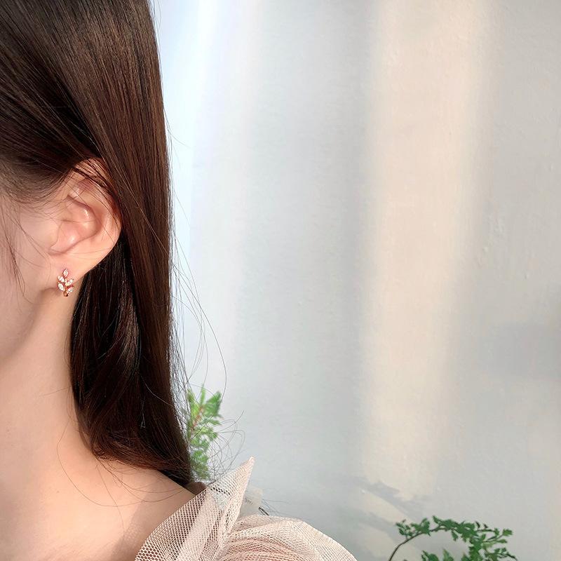 Новая универсальная корейская версия, простая и универсальная, с инкрустацией из листочков циркония и застежками-пряжками из бриллиантов